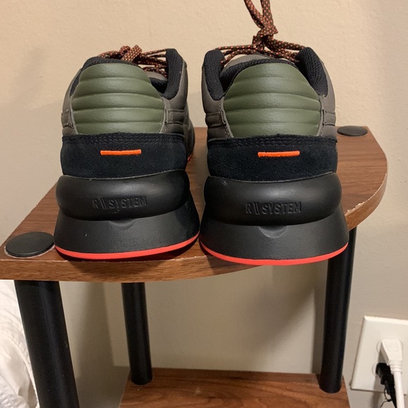 Puma Olive green and black with orange red bottom - Picture 4 of 4